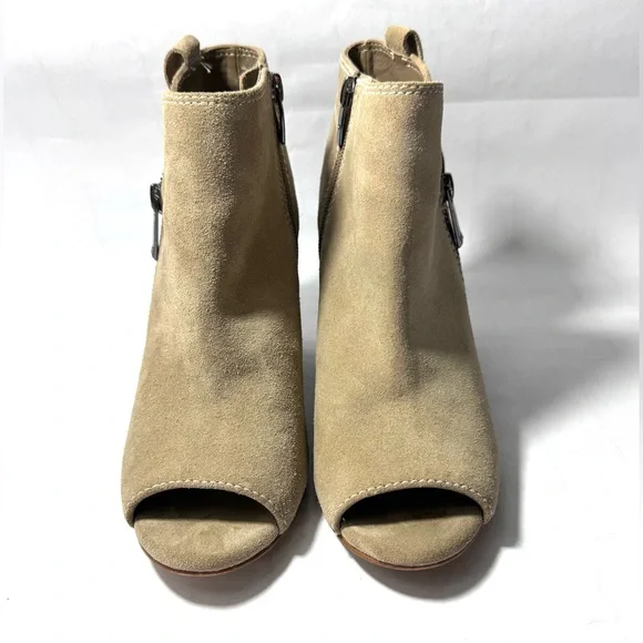 Women's Marc Fisher Taupe Suede Novice Peep Toe Ankle Bootie 8M Fringe Zipper - Picture 2 of 16